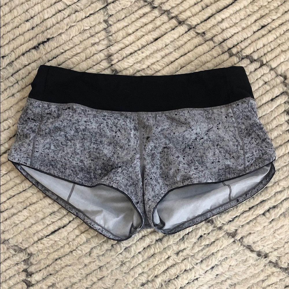 Lululemon excellent lined speed short Women's 8 with zip picket inseam 2 1/2